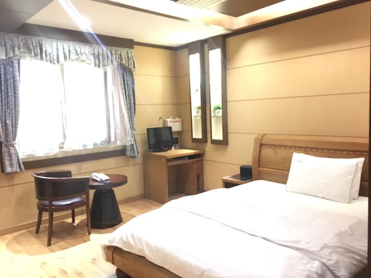 Nobless Hotel Gwangju Metropolitan City Exterior foto